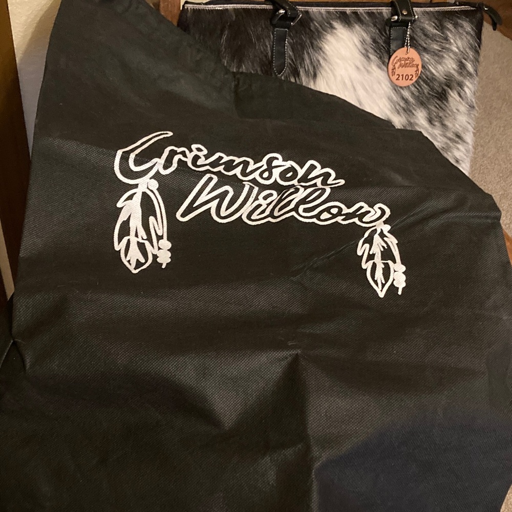Crimson Willow Getaway Tote w/Dust Bag Like New! - Picture 8 of 8